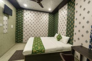 HOTEL SHIVAYY MAJESTIC - BHU Sundarpur Road 3km from KASHI VISHWANATH TEMPLE