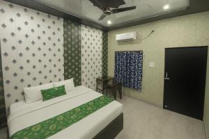 HOTEL SHIVAYY MAJESTIC - BHU Sundarpur Road 3km from KASHI VISHWANATH TEMPLE