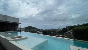 Sea View Apt with Pool Access at The Quarter 308