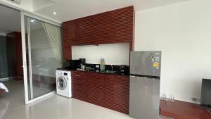 Sea View Apt with Pool Access at The Quarter 308