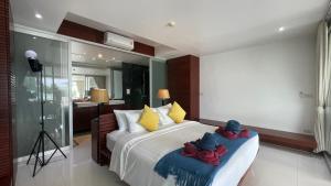 Sea View Apt with Pool Access at The Quarter 308