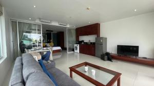Sea View Apt with Pool Access at The Quarter 308