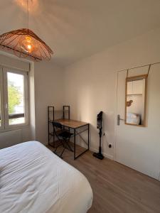 Le Scandinave - refurbished - tram stop