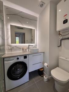 Le Scandinave - refurbished - tram stop