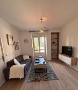 Le Scandinave - refurbished - tram stop