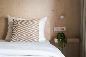 Hotel Bergamo Modern & zentral in Ludwigsburg 24h Check in 3 Min zum Schloss nachhaltiges Hotel in Holzbauweise