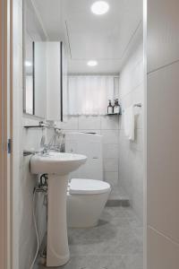 겨울특가 홍대 연남 망원 합정 YG 서울역 Dmc 6인 숙소 짐보관 가능