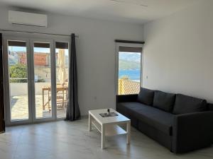 Emma & Giannis Studios