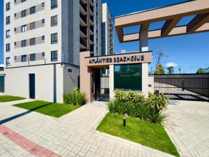 Apto 2 Quartos PISCINA Churrasqueira Wi-Fi Ar Condicionado Cozinha Complata Vaga de Garagem 400m PRAIA Ideal para Famílias ou Amigos Reserve Agora