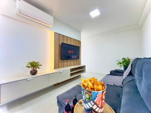 Apto 2 Quartos PISCINA Churrasqueira Wi-Fi Ar Condicionado Cozinha Complata Vaga de Garagem 400m PRAIA Ideal para Famílias ou Amigos Reserve Agora