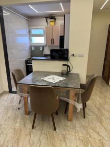 شقه فندقية رائعه امام سيتى ستارز بمدينه نصر2