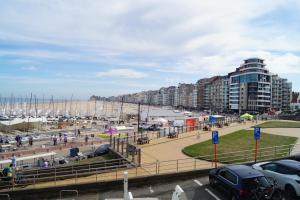 Seaview 2-bedroom Apartment Goldeneye with Private Garage in Duinbergen