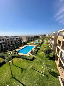 Appartement moderne à Plage des Nations Piscines et terrasse, proche mer