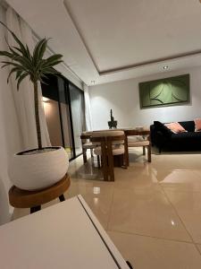 Appartement Plage des Nations Pools and sea 3ch salon