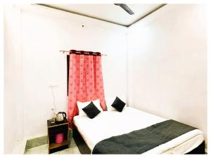 Hotel HKG Homestay Varanasi Near Kashi Vishwanath Temple