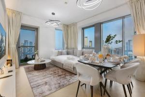 FIRST CLASS 2BR Burj Views & Classy Comfort