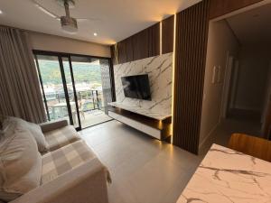 Cód 71 - Apartamento novo a 180 metros do mar