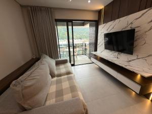 Cód 71 - Apartamento novo a 180 metros do mar