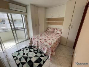 Cód 77 - Apto com 3 dorm e vista mar no Corsário