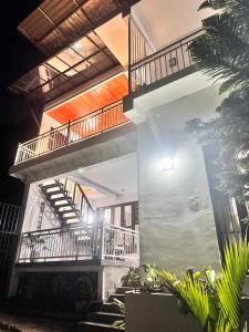 Misty Hills Lakeview Lounge