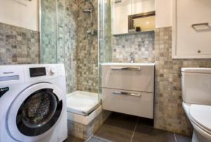 Appartement moderne et entièrement rénové en plein cœur du village, chambre séparée, balcon vue montagne, très proche des pistes