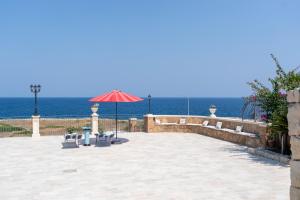 Villa Maestrale vacation home with sea view and Etna