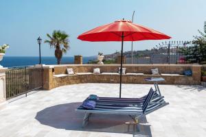 Villa Maestrale vacation home with sea view and Etna