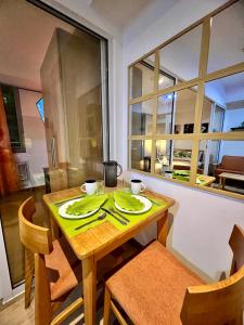 Azure Pool View with Balcony, WiFi and Netflix