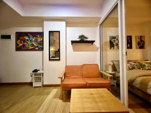 Azure Pool View with Balcony, WiFi and Netflix