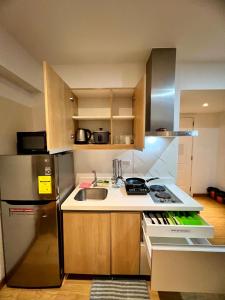 Azure Pool View with Balcony, WiFi and Netflix