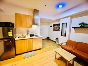 Azure Pool View with Balcony, WiFi and Netflix