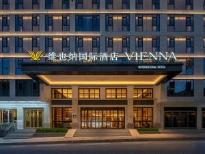 Vienna International Hotel--Free Shuttle Service to East Gate of forest park,Free Chinese-western Breakfast,Free Freah Coffee,Free Self-Service Laundry & Drying, Attraction Tickets Serivce in advance - 4hvězdičkové hotely ve městě Čang-ťia-ťie