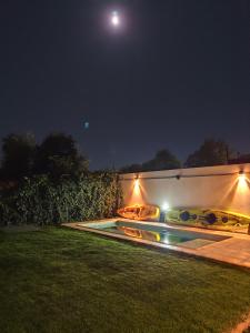 OASIS MENDOZA, casa de huespedes en el corazon de la Ciudad, pileta privada, jardín, cochera portón automático, aire acondicionado en todos los ambientes