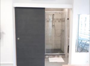 Studio climatisé vue église du Panier et hôtel intercontinental