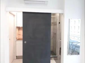 Studio climatisé vue église du Panier et hôtel intercontinental