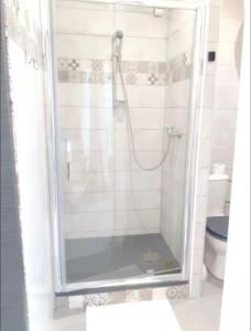 Studio climatisé vue église du Panier et hôtel intercontinental