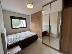 Cód 90 - Apartamento com piscina