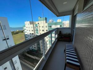 Cód 95 - Apartamento amplo e decorado