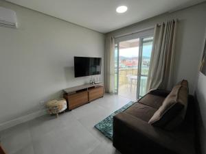 cód 99 - Excelente apartamento 100 metros da praia