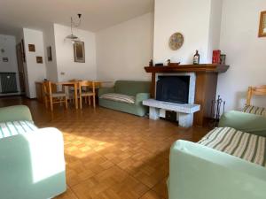 089 Ampio trilocale con doppi servizi, Giustino