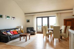 Sunset View Weekend house with lake view, balcony, garden, parking