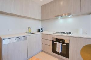Urban Elegance - 2BR Apt with Beautiful City Views