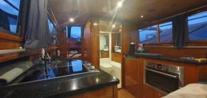 Unieke overnachting op een boot in Giethoorn