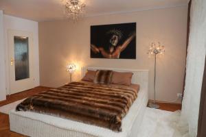 Möbelierte 3-Zm-Wohnung mit luxuriöser Innenausstattung in Zentrum