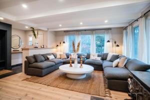 Catskill MNTN Escape 5 BR 3 bath Villa Hot Tub Fire Pit Best Group Stay