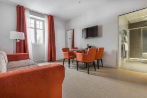 Hotels Hotel-Cafe du Trinquet : photos des chambres