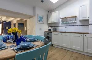 Hope Cottage by the sea