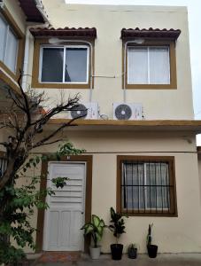 Hermosa casita con patio compartido - Strutture non classificate a Cedro