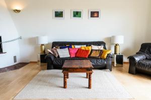 Sunset View Weekend house with lake view, balcony, garden, parking