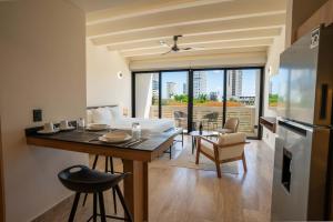 All-in-One Studio - Fast WiFi Cowork & More